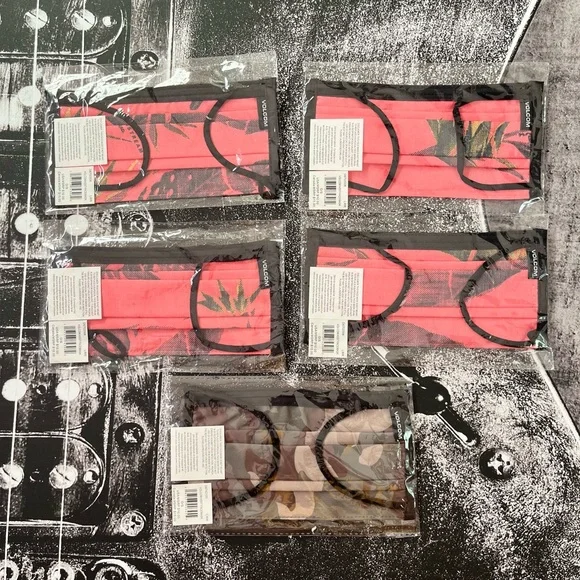 NEW Volcom Mask Bundle - Picture 1 of 5